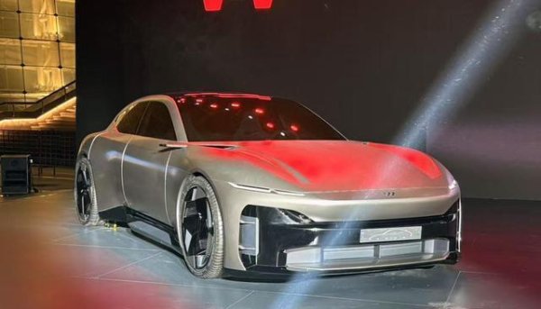 涨配资 柳州五菱全新轿跑车曝光，外观很年轻运动，新车标